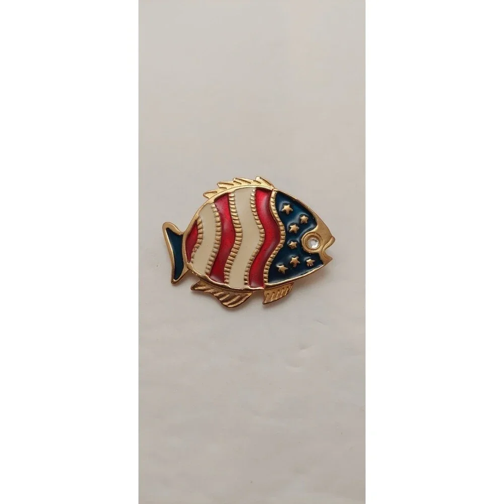 NEWPRO Patriotic Fish Brooche Red White & Blue Enamel Rhinestone Eye Vintage - Picture 7 of 9